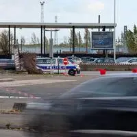 Bei dem Angriff kam ein Mann ums Leben, fünf weitere Personen wurden verletzt, darunter ein 12-jähriges Mädchen, das lebensgefährliche Verletzungen erlitt.