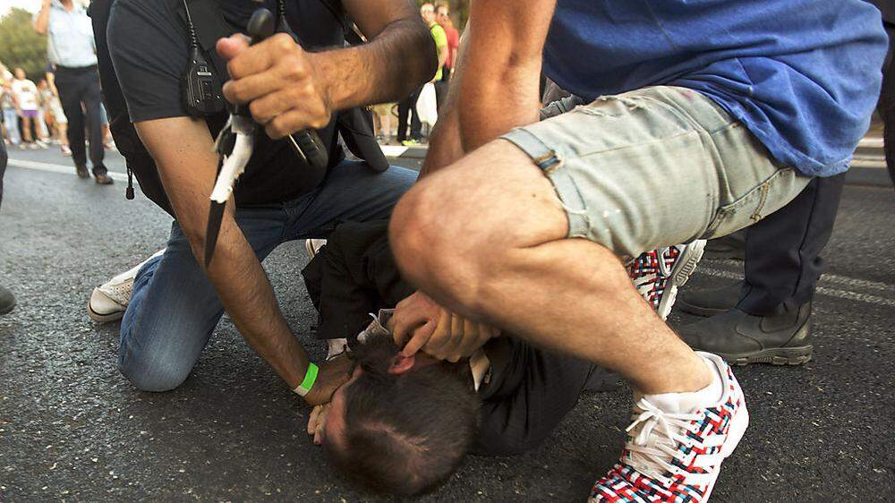 Ein ultraorthodoxer Jude hatte am Donnerstagabend bei einer Lesben- und Schwulenparade in Jerusalem sechs Menschen niedergestochen