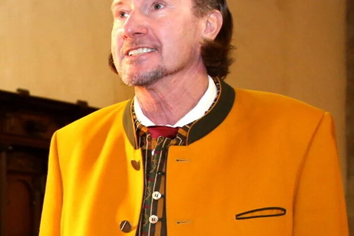 .....unter der Leitung von Erwin Podesser mit (unser Foto).
