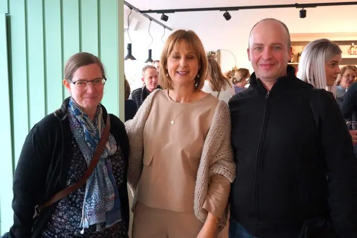 Zu den Feierlichkeiten kamen Freunde, Bekannte, Vertreter der Wirtschaftskammer, Bürgermeister Günter Reichhold und Michael Ranzmaier von „Ranzmaier kocht“, letzterer beliefert das Café künftig auch mit Suppen.