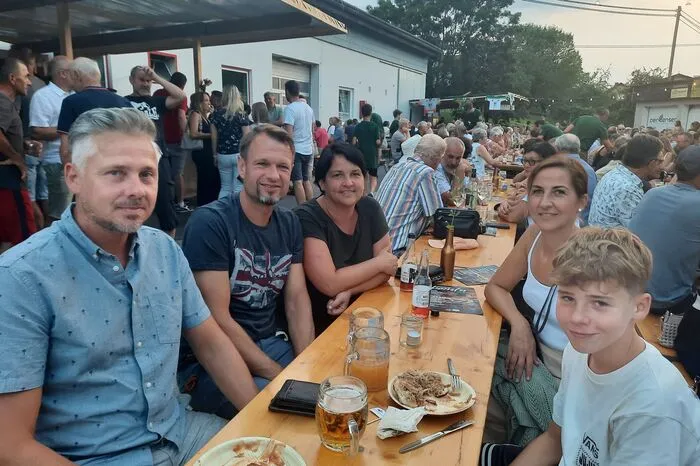 Klicken Sie sich durch die weiteren Fotos des Events...