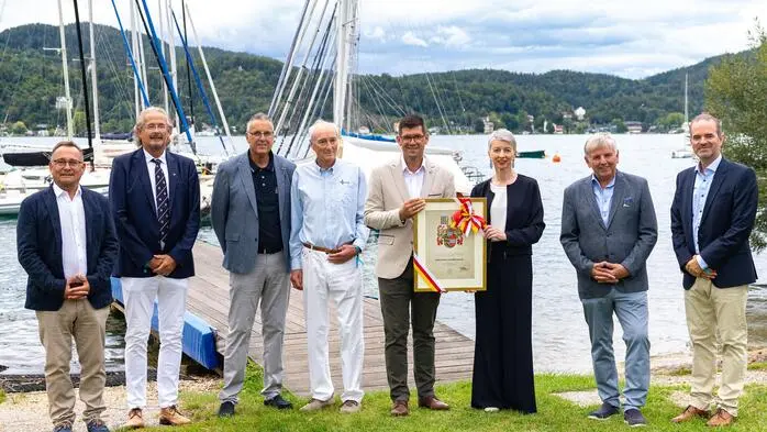 Im Zuge dieses Jubiläums wurde dem Verein das Landeswappen verliehen