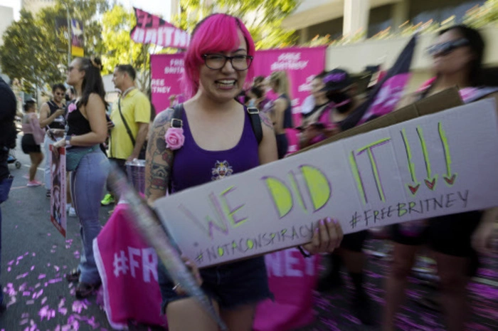 Jede Menge rosa Jubel vor dem Gerichtsgebäude in Los Angeles.