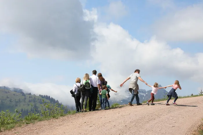 Die Besucher nutzten dabei auch die Gelegenheit, in einen ansonsten immer gesperrten Bereich der steirischen Pyramide zu gelangen. Von der Etage Rosina, der höchstgelegenen am Erzberg, wurden zu Fuß die letzten Höhenmeter zum Erzbergkreuz zurückgelegt.