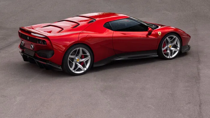 Wenn man ein wirklich guter Kunde bei Ferrari ist, dann kann es einem passieren, dass die Künstler aus Maranello einem ein Einzelstück bauen – wie jüngst beim SP38.