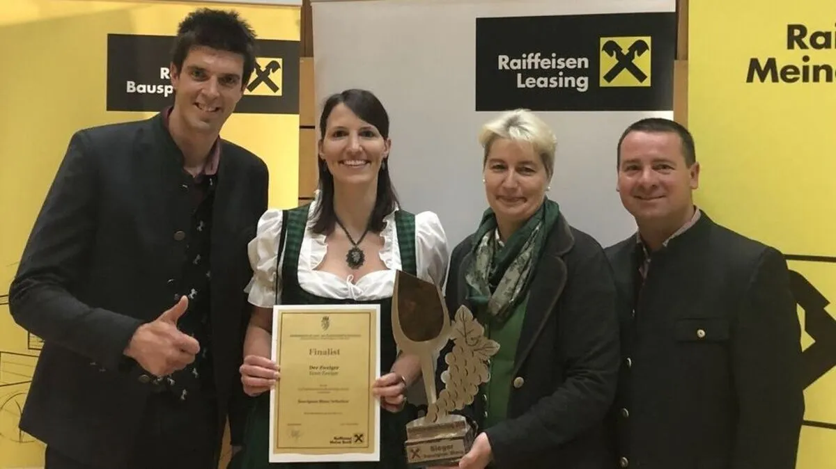 Familie Zweiger freut sich über die Prämierung des besten "Sauvignon Blanc"
