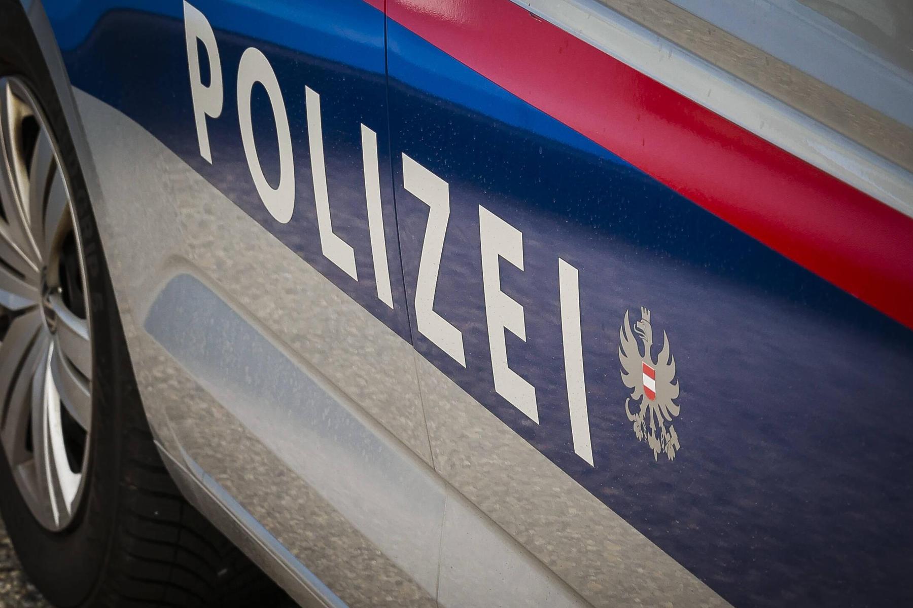 Unfall gebaut: Alko-Lenker stiehlt Auto in Kärnten und ruft selbst die Polizei