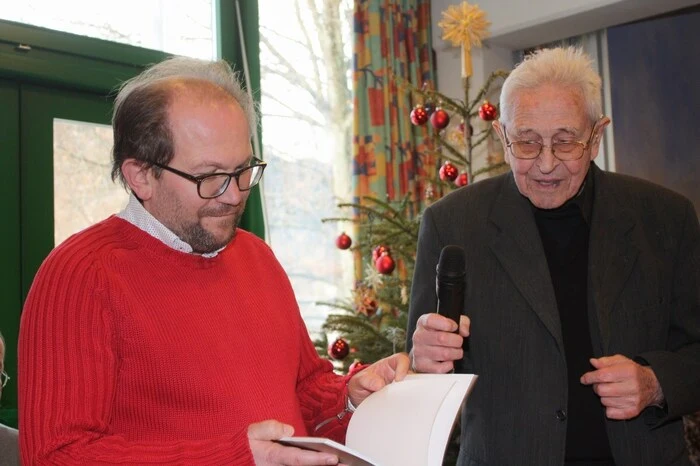 Erworben werden kann das Buch direkt beim Autor.
