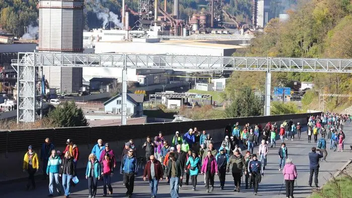 Viele Frauen, Männer und Kinder waren am Nationalfeiertag bei den Fitmärschen in der Region mit dabei.