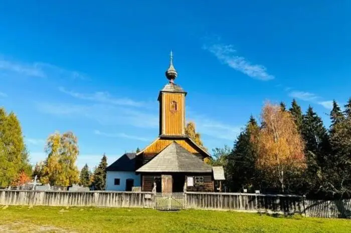Herbstliche Wanderung | Bei schönstem Herbstwetter war unsere Leserreporterin Andrea Adinger aus St. Georgen am Längsee am Rundwanderweg Dreifaltigkeit unterwegs und hat dabei auch das Kirchlein besucht. Herzlichen Dank für das Foto.