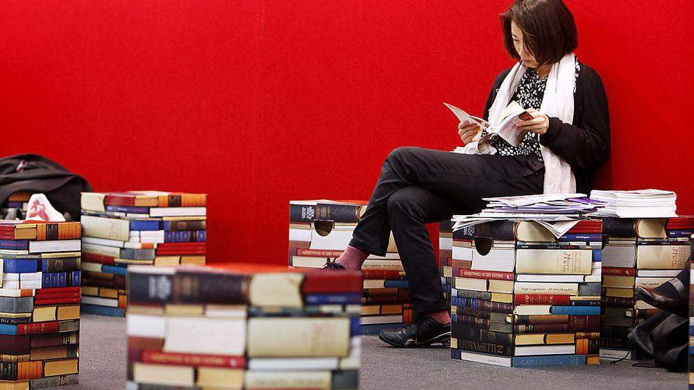 Frauen lesen: 14 Autorinnen laden heute zum Lesemarathon