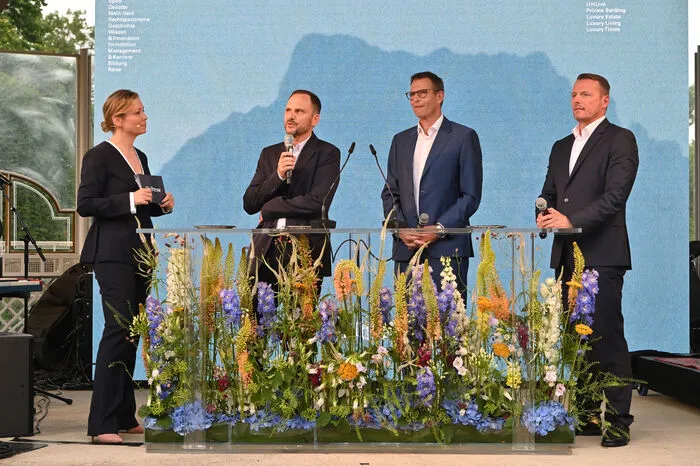 Moderatorin Anna-Maria Wallner mit "Presse"-Chefredakteur Florian Asamer, „Presse“-Geschäftsführer Andreas Rast und Styria-Vorstand Herwig Langanger.