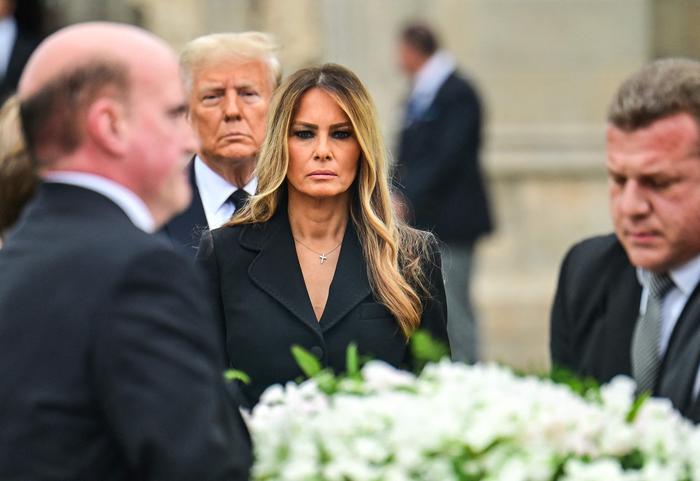 Melania und Donald Trump beim Begräbnis von Amalija Knavs  