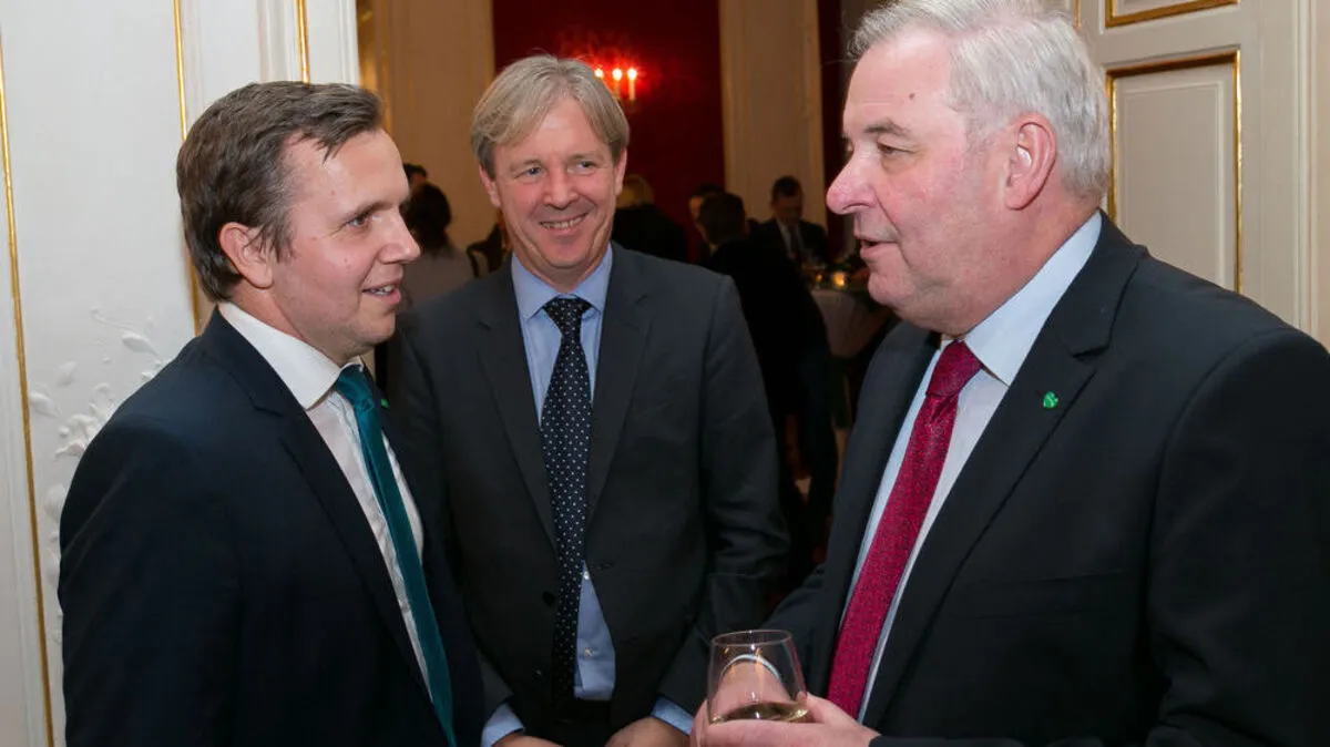 Michael Feiertag (mit Woche-Roland Reischl und LH Hermann Schützenhöfer) 