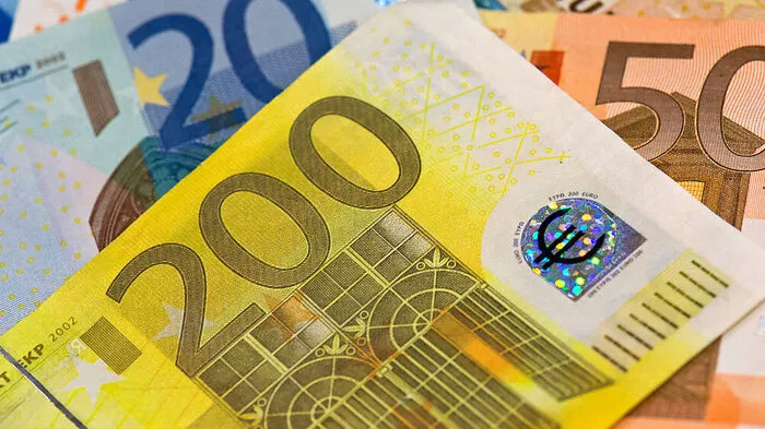 Der Mann wollte in der Bank einen falschen 200-Euro-Schein umwechseln (Symbolfoto)