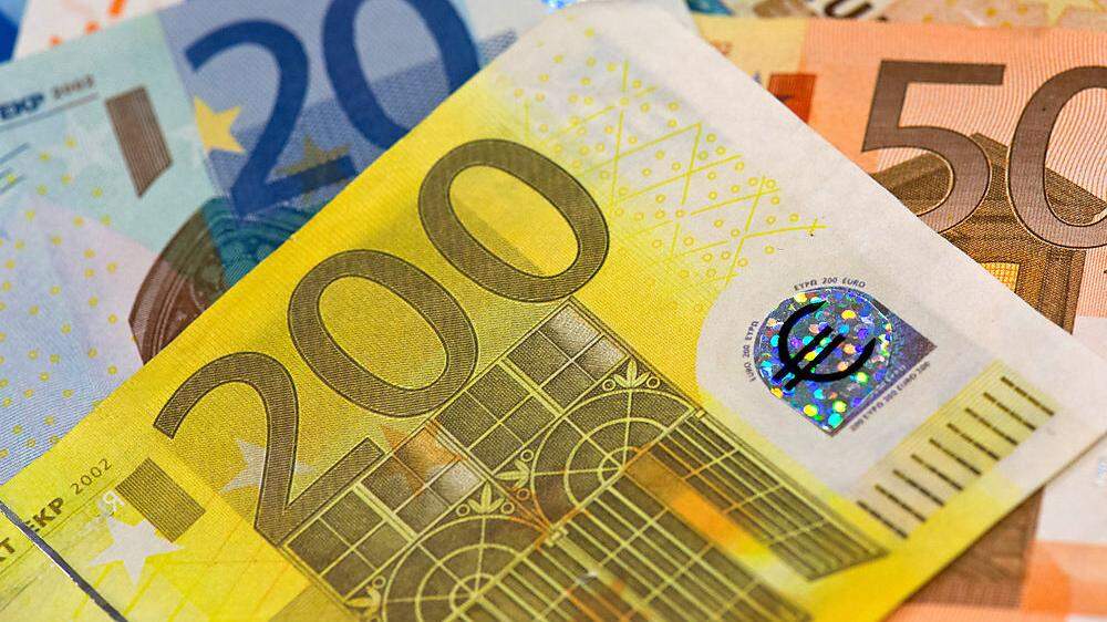 Der Mann wollte in der Bank einen falschen 200-Euro-Schein umwechseln (Symbolfoto)