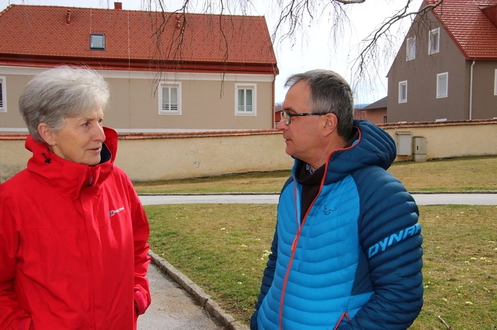 Denn im Jahre 1998 wurde der 2,5 Kilometer lange Kreuzweg von der Wallfahrtskirche hinauf zur Filialkirche St. Johann am Kirchberg mit seinen 14 Stationen eröffnet.