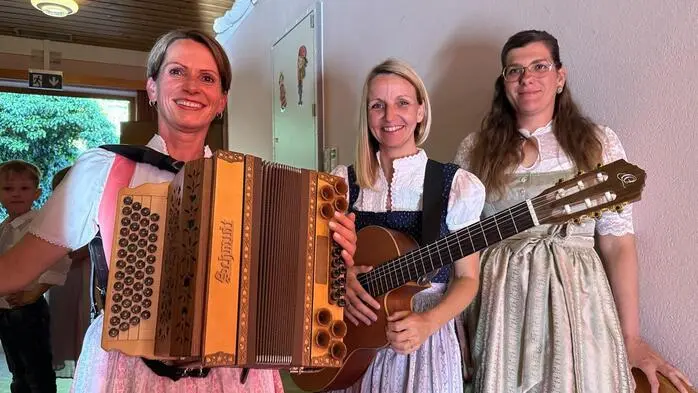 Das traditionelle Maisingen in der Marktgemeinde Ilz wird vom 
Gesangsverein Ilz mit Obfrau Maria Posteiner immer zu Pfingsten veranstaltet