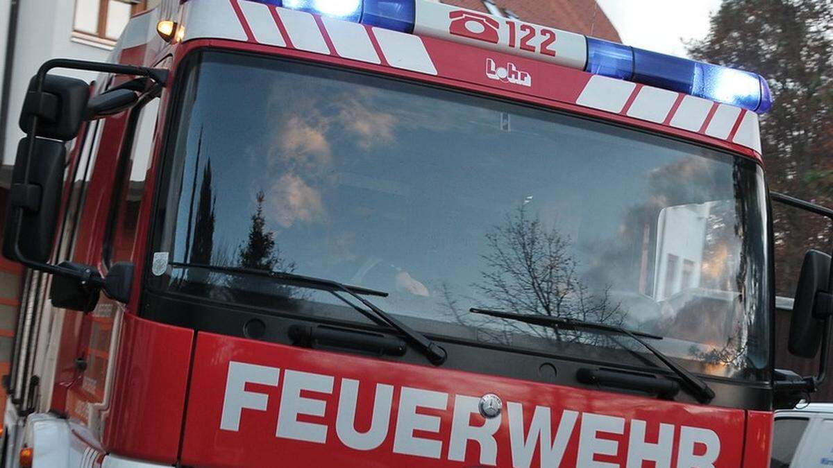 Ein Einsatztrupp der Berufsfeuerwehr Graz rückte nach Graz-Liebenau aus