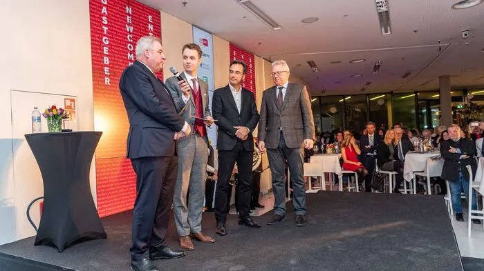 Bevor es bei der Preisverleihung spannend wurde, baten Kleine-Zeitung-Geschäftsführer Thomas Spann und Moderator Mathias Pascottini die Politik auf die Bühne...