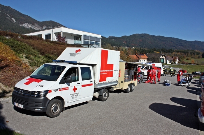 Die Schnelleinsatzgruppe des Roten Kreuzes Hermagor errichtete in weiterer Folge einen Sammelplatz, auf dem die Verletzten erstversorgt wurden, bevor sie in die umliegenden Krankenhäuser abtransportiert werden konnten.