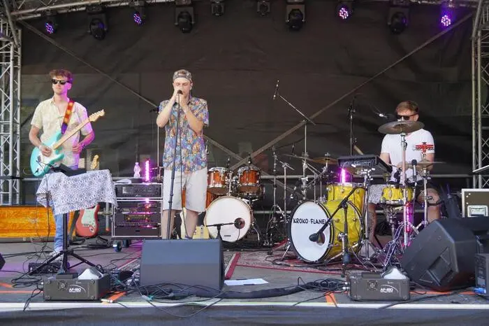 Gemeinsam mit der Band „Kroko Flanell“ sorgten neun weitere Bands mit einem Mix aus Volksmusik, Indie-Pop, Hip-Hop und Rock für gute Stimmung.