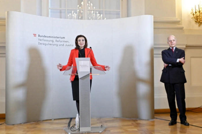 "Jeder Anschein einer bevorzugten Behandlung muss vermieden werden." - Justizministerin Alma Zadic (Grüne) erteilt ihrem Sektionschef Christian Pilnacek die Weisung, keine Beschuldigten in der Casinos-Affäre mehr zu treffen.