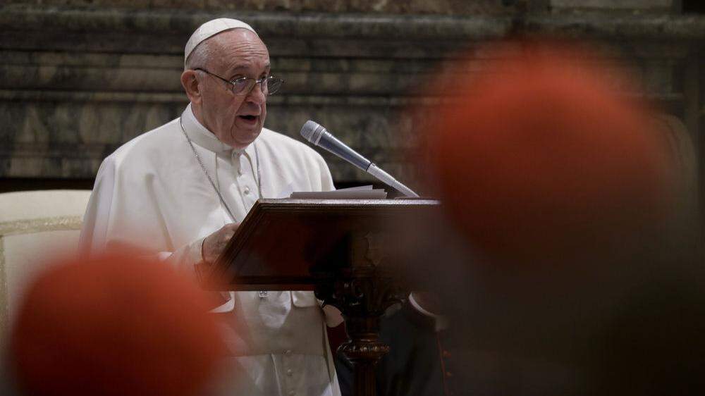 Papst Franziskus fordert Kurie zum Wandel auf