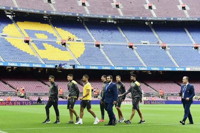 Das Spiel FC Barcelona gegen Las Palmas findet ohne Zuschauer statt. Das gab der katalanische Club wenige Minuten vor dem Anpfiff um 16.15 Uhr bekannt. Gleichzeitig verurteilte der Tabellenführer der spanischen Liga, dass Menschen in Katalonien an ihrem demokratischen Recht auf freie Meinungsäußerung gehindert wurden. Zuerst hatte es geheißen, dass alle Spiele in Katalonien abgesagt werden.
