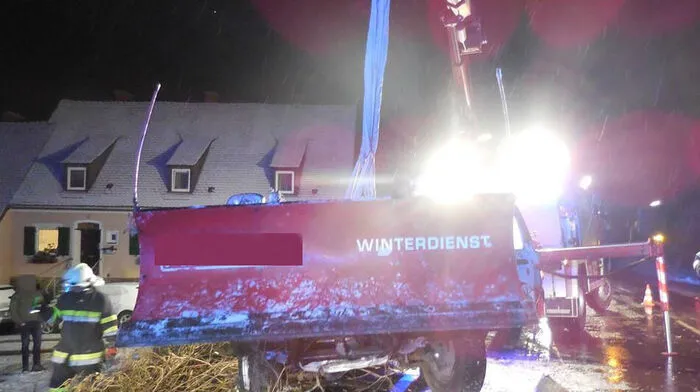 In der Nacht auf Mittwoch wurden die Freiwilligen Feuerwehren Leoben-Stadt und Leoben-Göß zu einem Unfall auf der B115a in der Nähe des Portiers 4 gerufen. Innerhalb kürzester Zeit rückten die beiden Feuerwehren zu diesem Unfall aus.