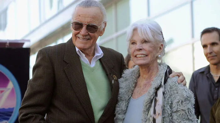 Stan Lee, Joan Lee