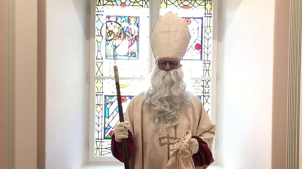 In der Stadt Fürstenfeld besucht Karl Kaplan als Nikolaus auch heuer wieder die Kinder
