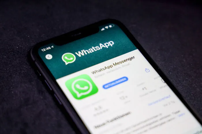WhatsApp musste im Vorjahr einige Federn lassen. Der Messanger hat Millionen Nutzer verloren, nachdem angekündigt wurde, dass die Mutter Facebook künftig mehr Zugriff auf die Chats haben soll und dass WhatsApp auch Werbung verkaufen will. Doch für Platz Drei reicht es dennoch.