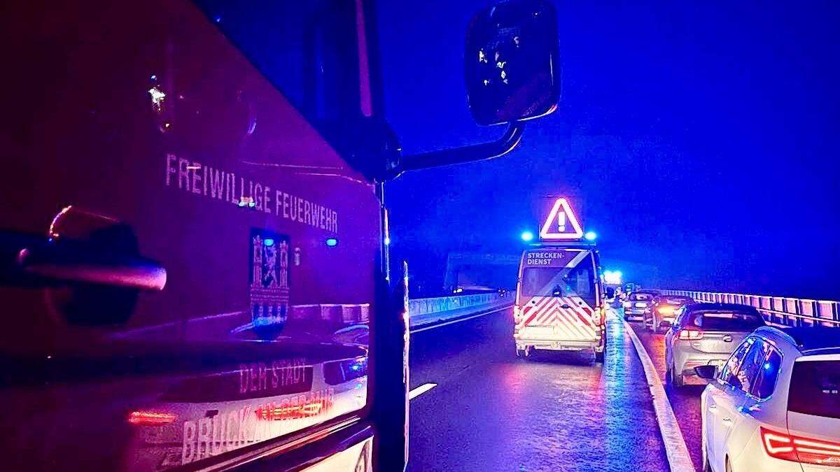 Auf der S 35 bei Pernegg staute es sich nach dem Fahrzeugbrand