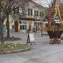 Noch verbreiten der Fürstenfelder Hauptplatz und viele der Schaufenster Osterstimmung