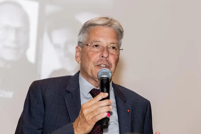 Landeshauptmann Peter Kaiser schickte Peter Turrini acht Kilo Salami