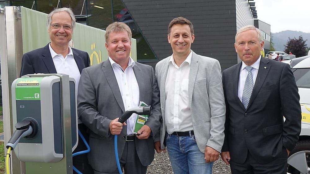 Wolfgang Buchner, Manfred Wehr (beide Stadtwerke), Thermen- Geschäftsführer Hans Christian Schautzer und und Christian Purrer, Vorstandssprecher Energie Steiermark