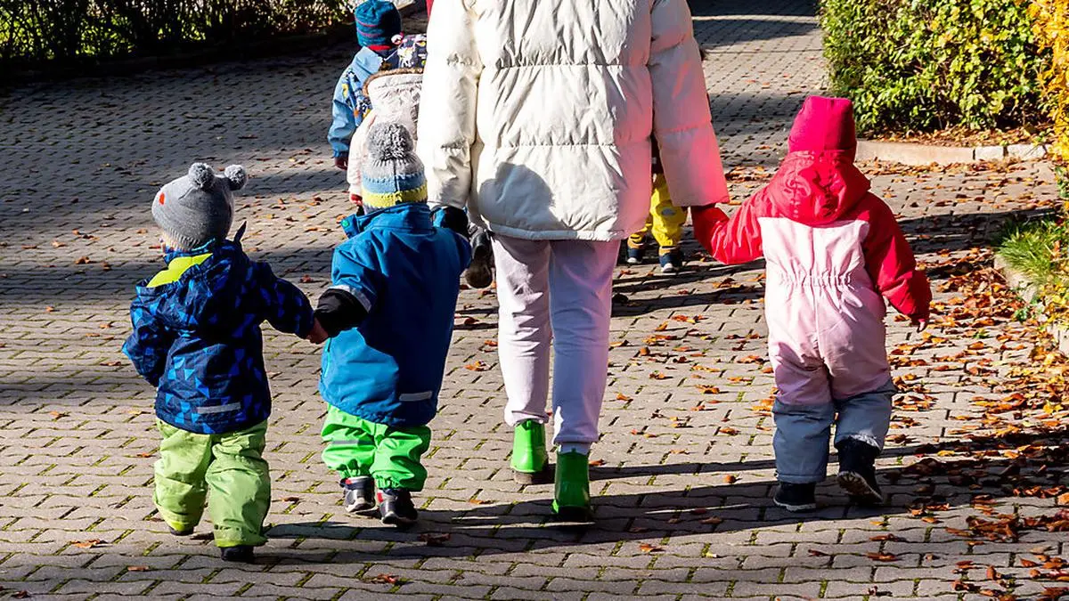 Die fünfte Welle baut sich auf, betroffen werden auch Ungeimpfte sein. Darunter fallen auch viele Kinder, für unter Fünfjährige gibt es etwa noch gar keinen Impfstoff.