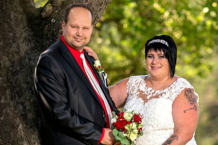 Am 8. 8. 2020 haben Carina Arbesleitner aus Strallegg und Patrick Ohr aus Oberwart geheiratet. Seit zweieinhalb Jahren sind sie ein Paar. „Gefunkt“ hat es im Internet. Die Hochzeitsreise wird nachgeholt.