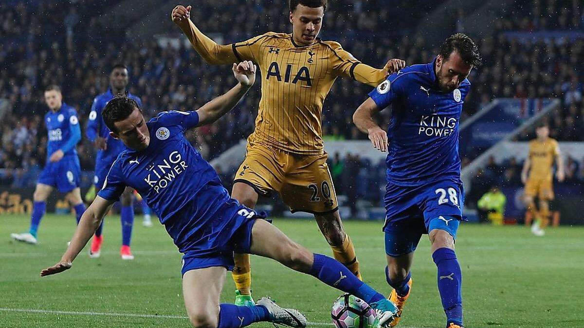 Christian Fuchs (r.) & Co. hatten gegen Tottenham keine Chance