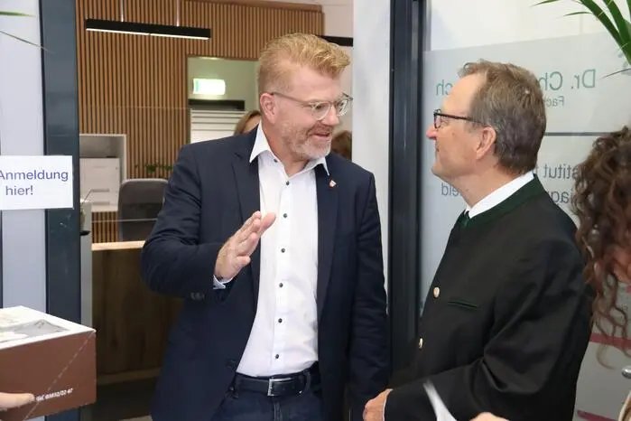 Auch vonseiten der Stadtgemeinde Knittelfeld sprach man Christian Frisch Glückwünsche zum Jubiläum aus und bedankte sich für die langjährige Zusammenarbeit und seinen Beitrag zur medizinischen Infrastruktur in der Stadt.