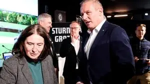 Bürgermeisterin Elke Kahr (KPÖ), Landeshauptmann Mario Kunasek (FPÖ) am Rande einer Pressekonferenz des SK Sturm Graz