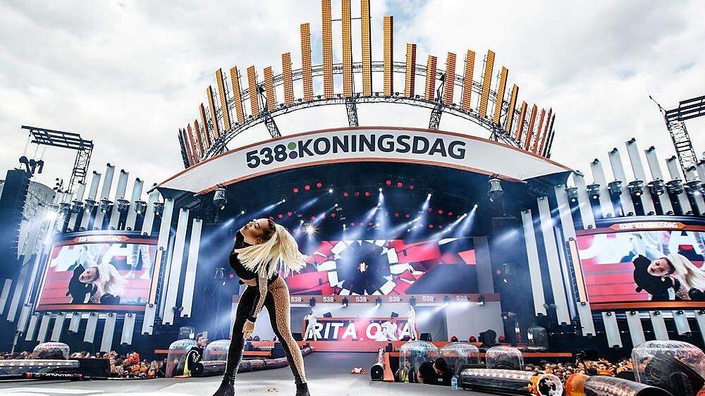 Rita Ora bei ihrem Auftritt am Koningsdag-Festival