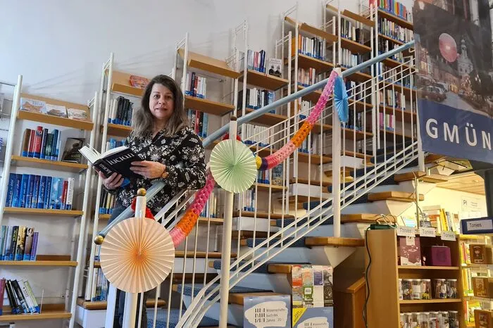 Gmünd. Mit über 7500 Medien für Erwachsene, Jugendliche und Kinder kann die Bibliothek in Gmünd aufwarten. Auszuleihen gibt es auch Zeitschriften, Comics, Hörbücher, Spiele, CDs, DVDs sowie Tonies für Kinder. Zudem wird der Bestand jeden Monat mit 25 bis 30 Ankäufen aufgefrischt. „Da ist bestimmt für jeden etwas dabei“, erklärt Leiterin Sylvia Petschar.