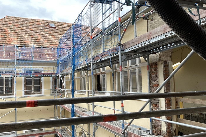 Die Wohnungen im 2. Ober- und Dachgeschoss werden großzügig angelegt – jede mit eigener Terrasse …