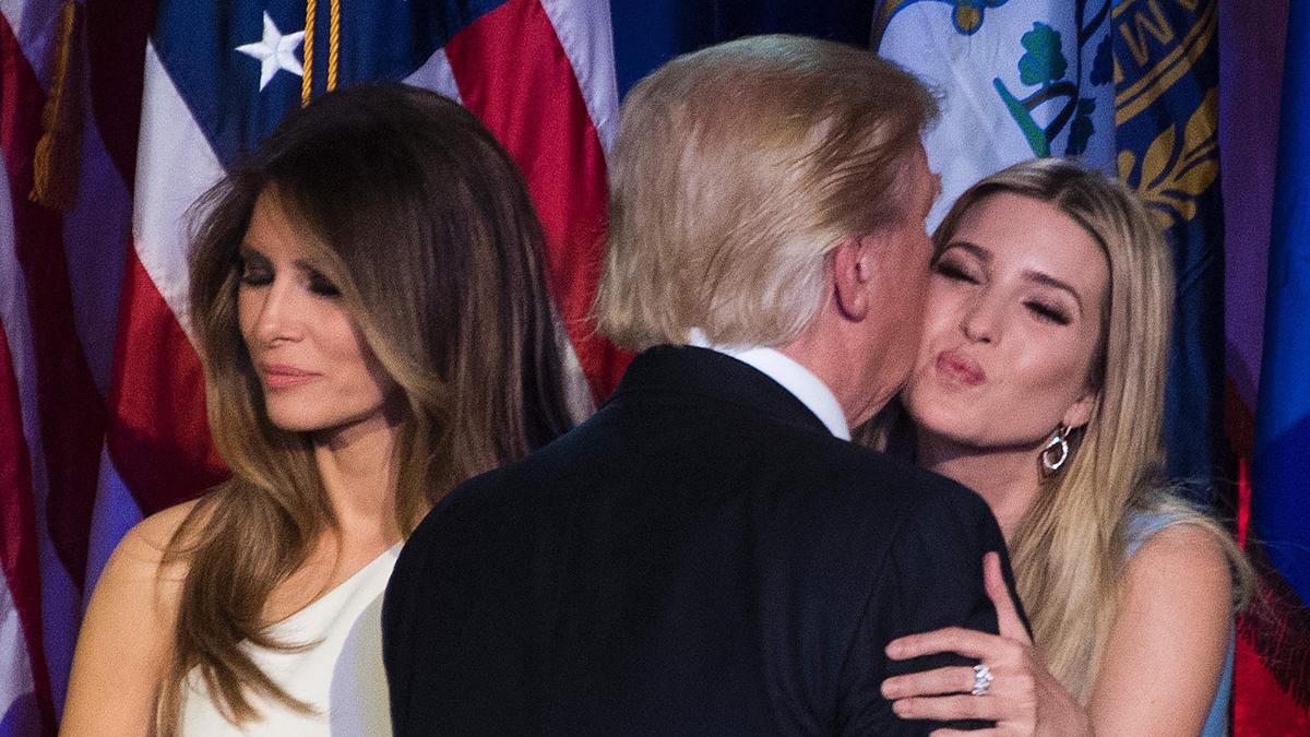  Donald Trump mit Tochter Ivanka und Frau Melania vor acht Jahren am Wahlabend 