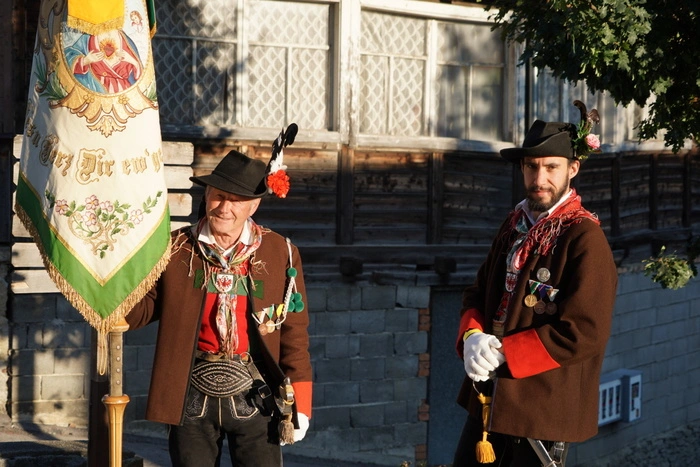 Die vielen Abordnungen aus dem Möll- und Drautal sowie Osttirol boten ein buntes Bild der Traditionasvereine.
