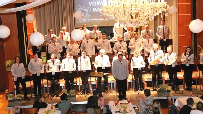Kapellmeister Gottfried Spirk hatte mit seinen Musikerinnen und Musikern ein flottes, dennoch anspruchsvolles Programm unter dem Motto „Durch Musik Freude erleben und anderen eine Freude bereiten“ vorbereitet.