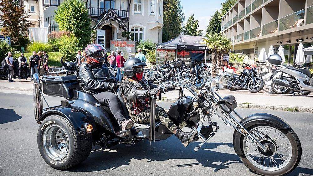 Trotz offizieller Absage befinden sich derzeit 10.000 Harleyfahrer in Kärnten.