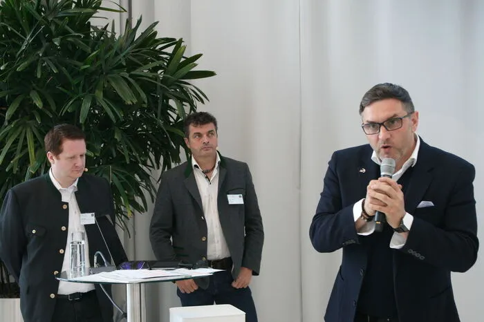 Stefan Kappaun (links) und Peter Weingartner (Mitte) sind die "Väter" des P5